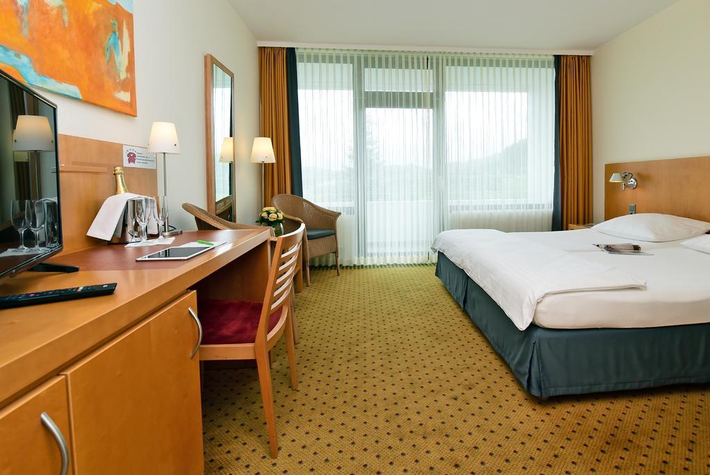 Hotel Am Kurpark Brilon Exterior photo
