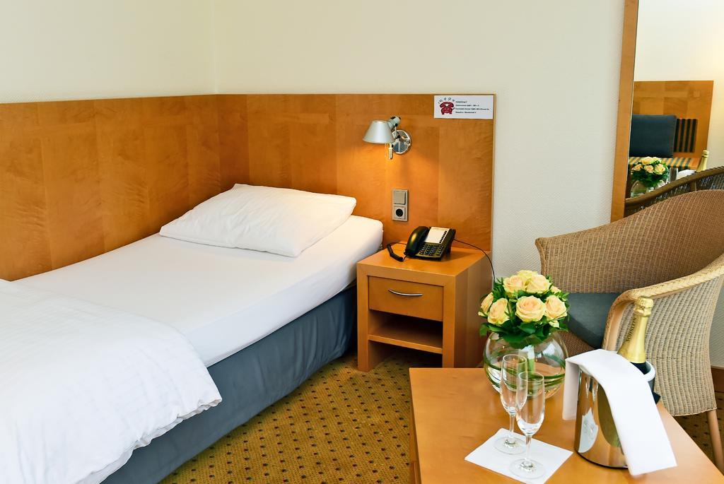 Hotel Am Kurpark Brilon Exterior photo