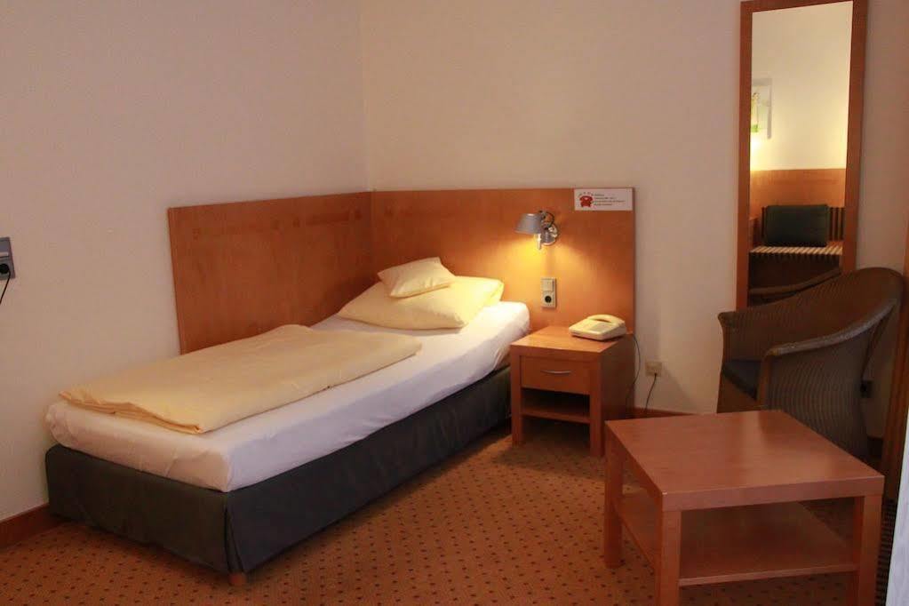 Hotel Am Kurpark Brilon Exterior photo